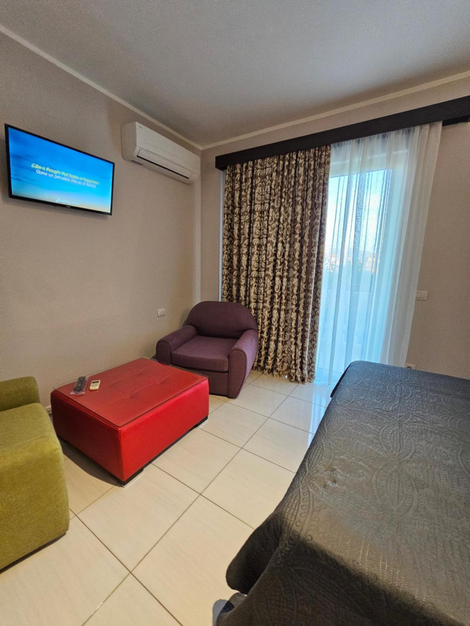 Hotel 045 *