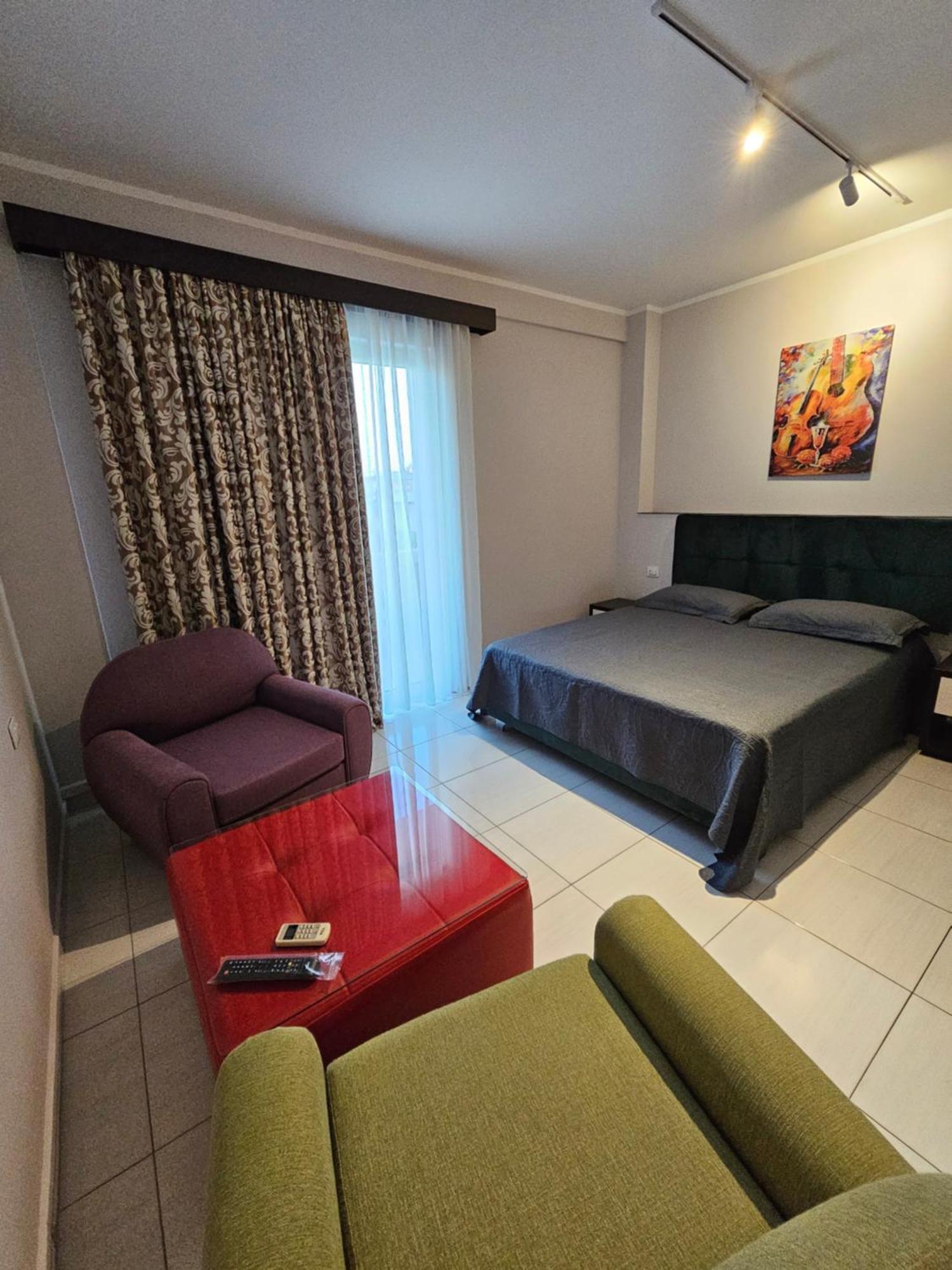 Hotel 045 *